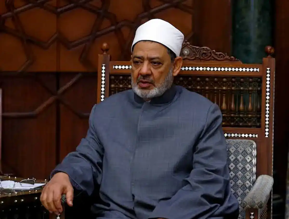 عاجل.. الأزهر الشريف يعلن تعرض الشيخ أحمد الطيب لوعكة صحية ودعوات له بالشفاء العاجل