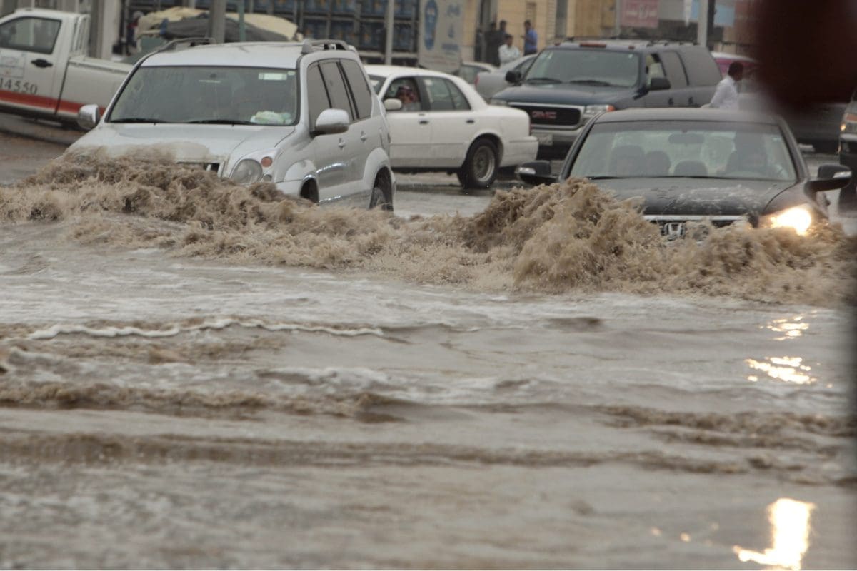 عاجل.. تقلبات حادة وأمطار غزيرة مفاجئة وعواصف رعدية اليوم على عدد من مناطق المملكة