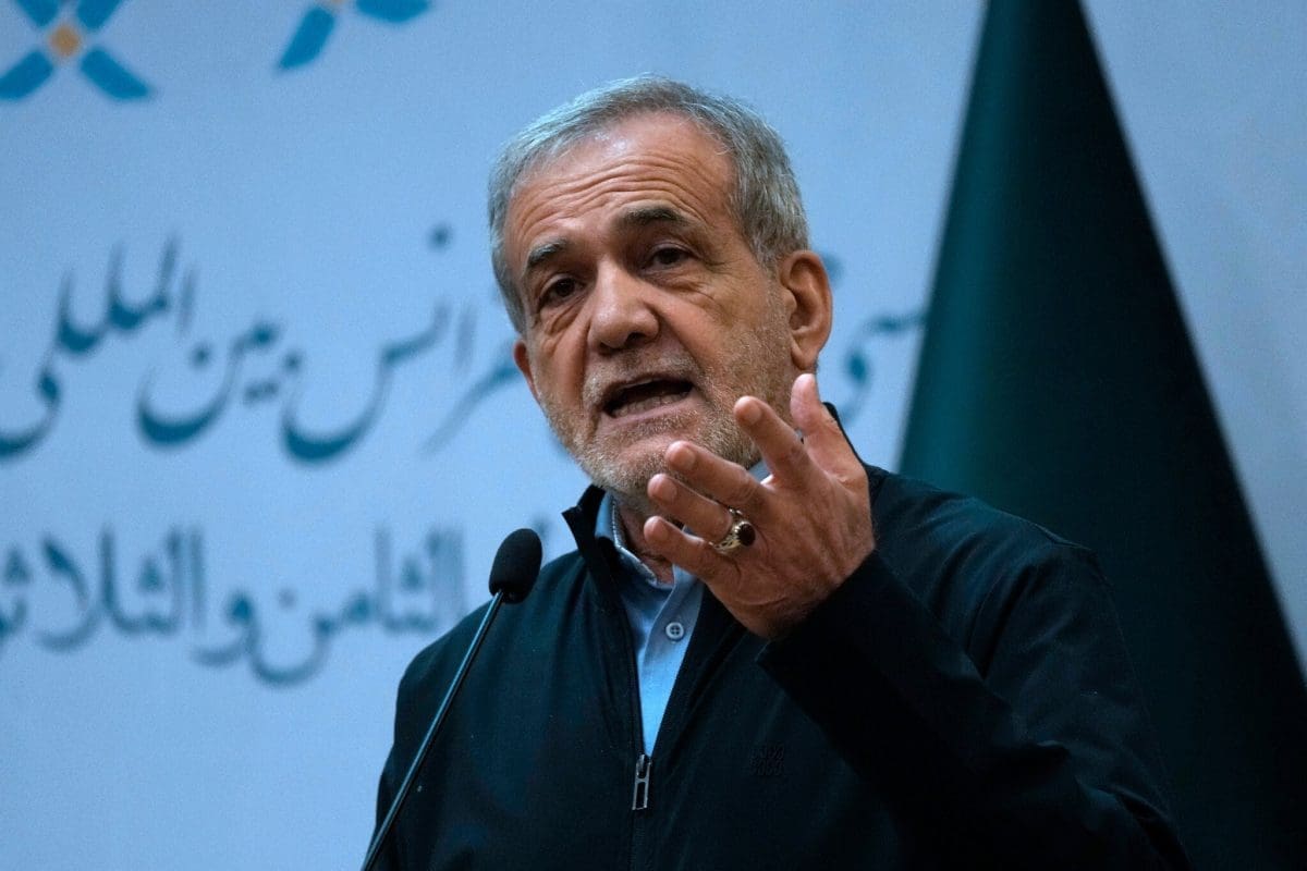 عاجل..إصابة الرئيس الإيراني في محاولة اغتياله بهجوم إسرائيلي استهدف المجلس الأعلى للأمن القومي أثناء الحرب